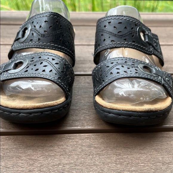 Y2K Clarks Collection Casual Black Wedge Sandal with Stitching Detail - Size 7 - Picture 9 of 15